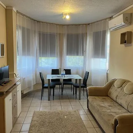 Visit Apartman *